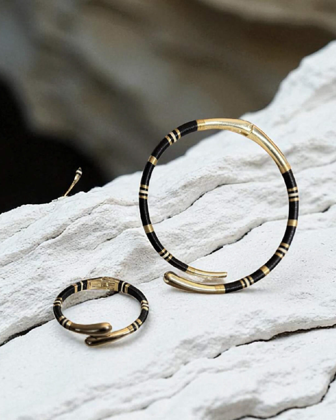 Lineas Heredadas Negro Set Anillo y Pulsera 1