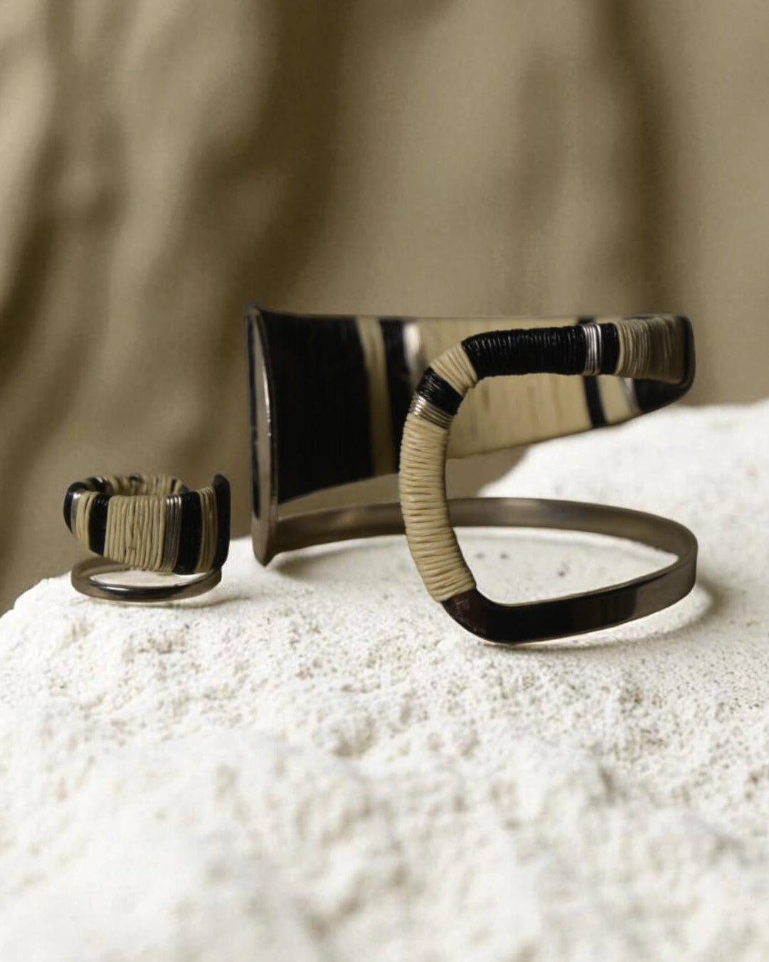 LineasHeredadasNegroSetAnilloyPulsera2-01.jpg